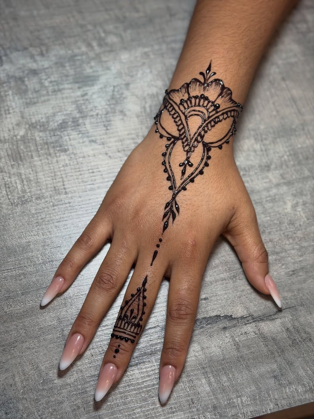 Post 6 by Henna Artists in Puerto Rico on Instagram (carousel)