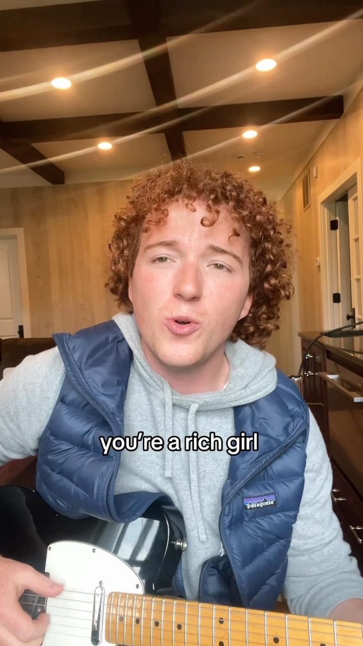 Post 6 by Christian Beck on Instagram (video)