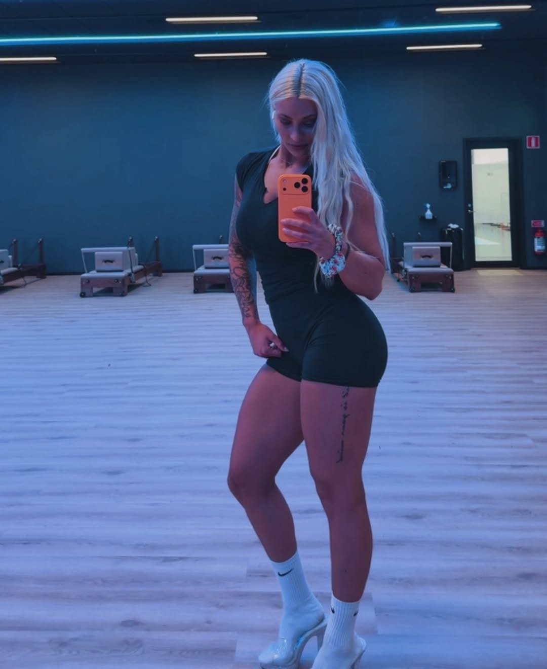 Post 2 by VICTORIA SALLER | IFBB FIGURE 🇸🇪 on Instagram (carousel)