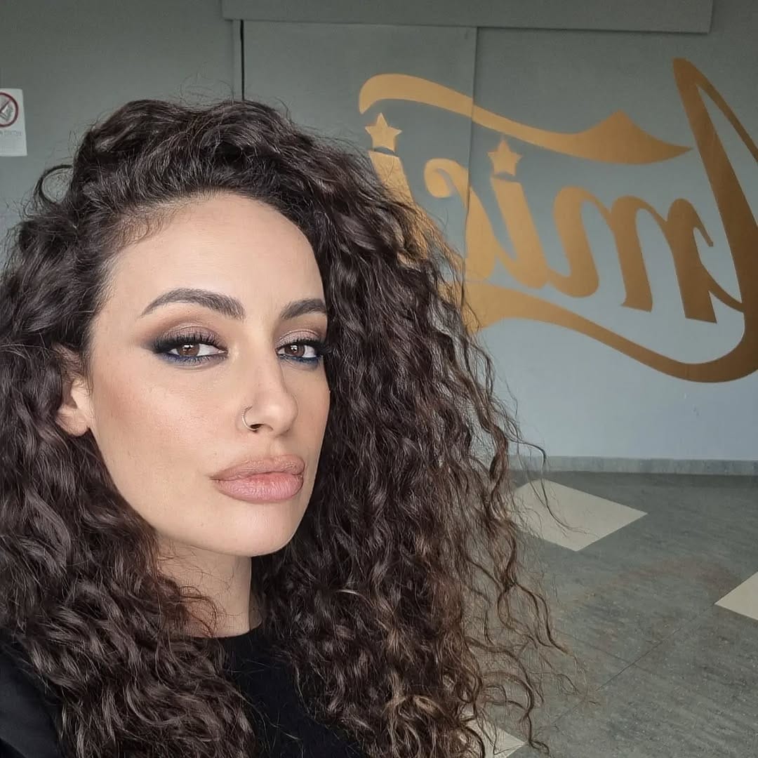 Post 7 by Pro Makeup Artist on Instagram (carousel)