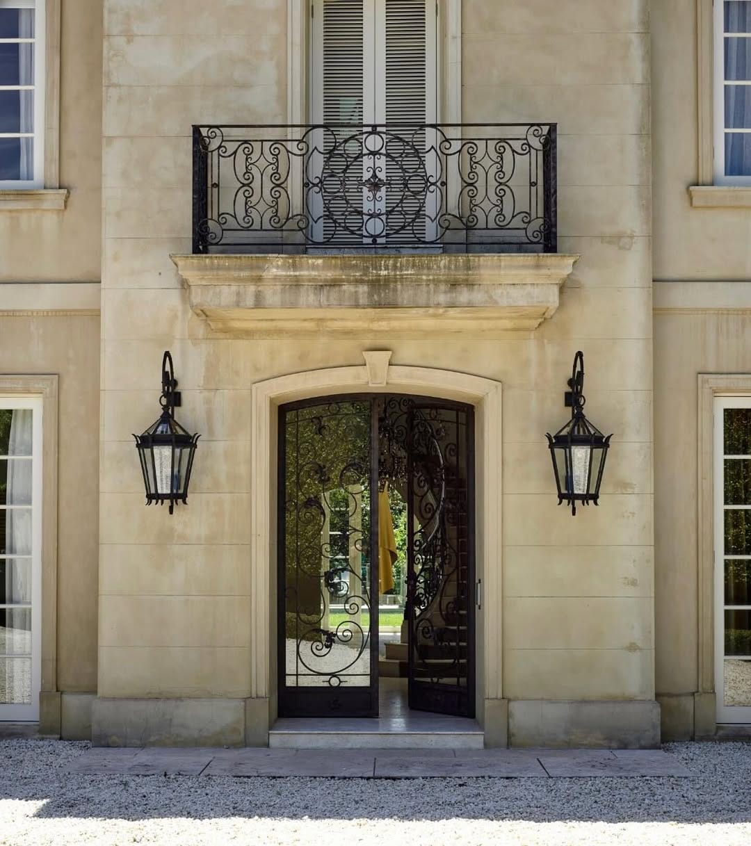 Post 7 by Graham Geddes Antiques on Instagram (image)