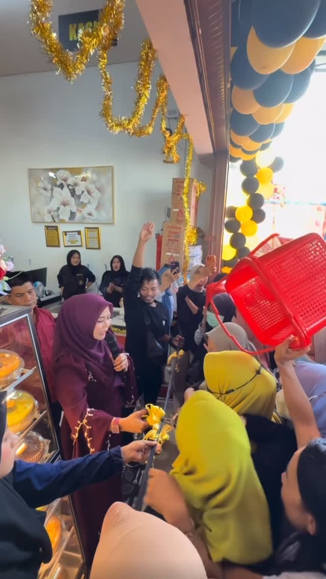 Post 8 by AGEN SNACK, KUKER & CEMILAN JERUJU ( PONTIANAK ) on Instagram (video)
