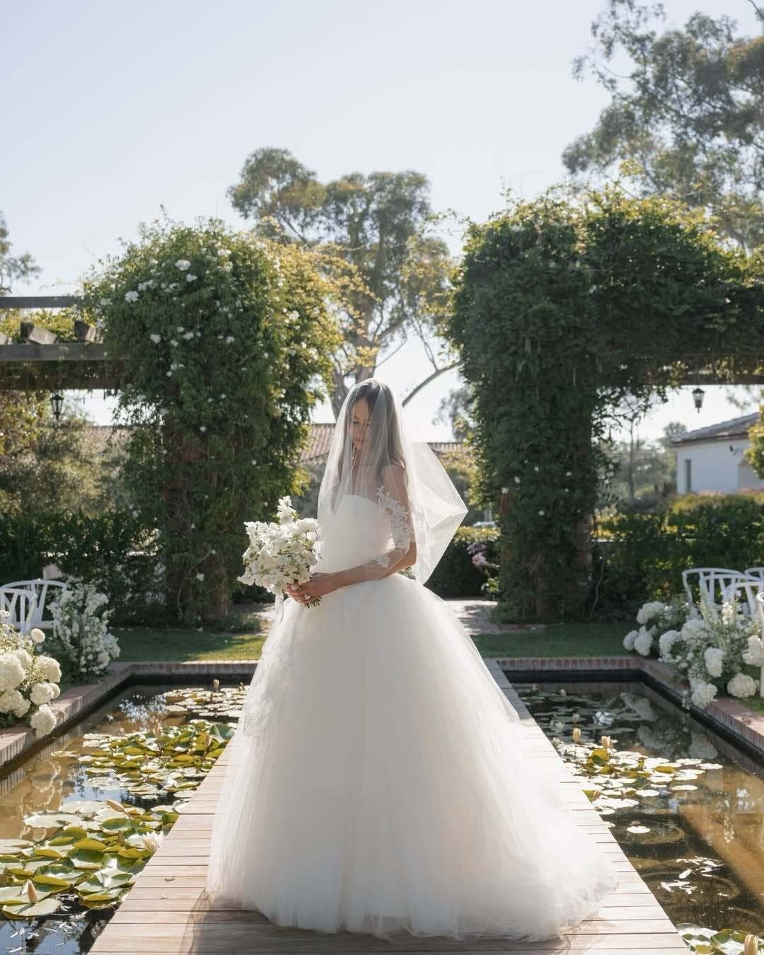 Post 4 by Vera Wang Australia on Instagram (carousel)
