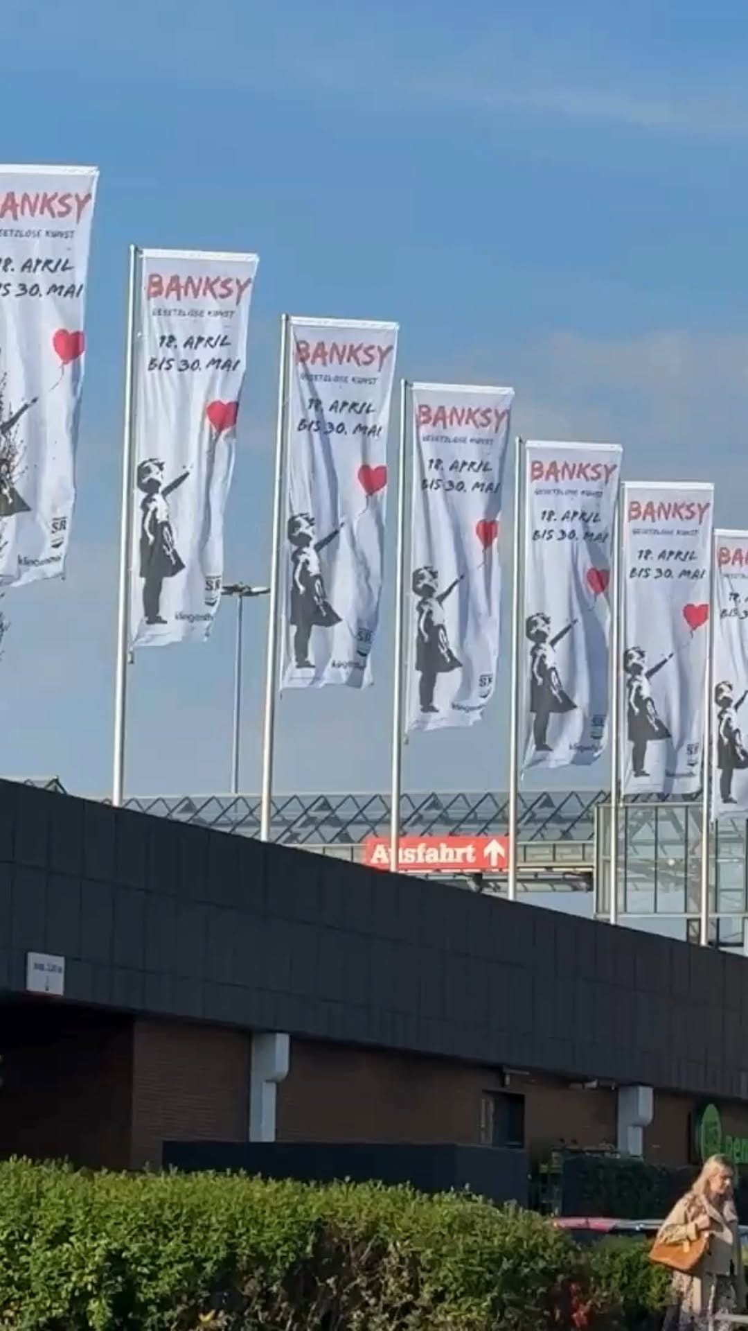 Post 4 by Südring Center Paderborn on Instagram (video)