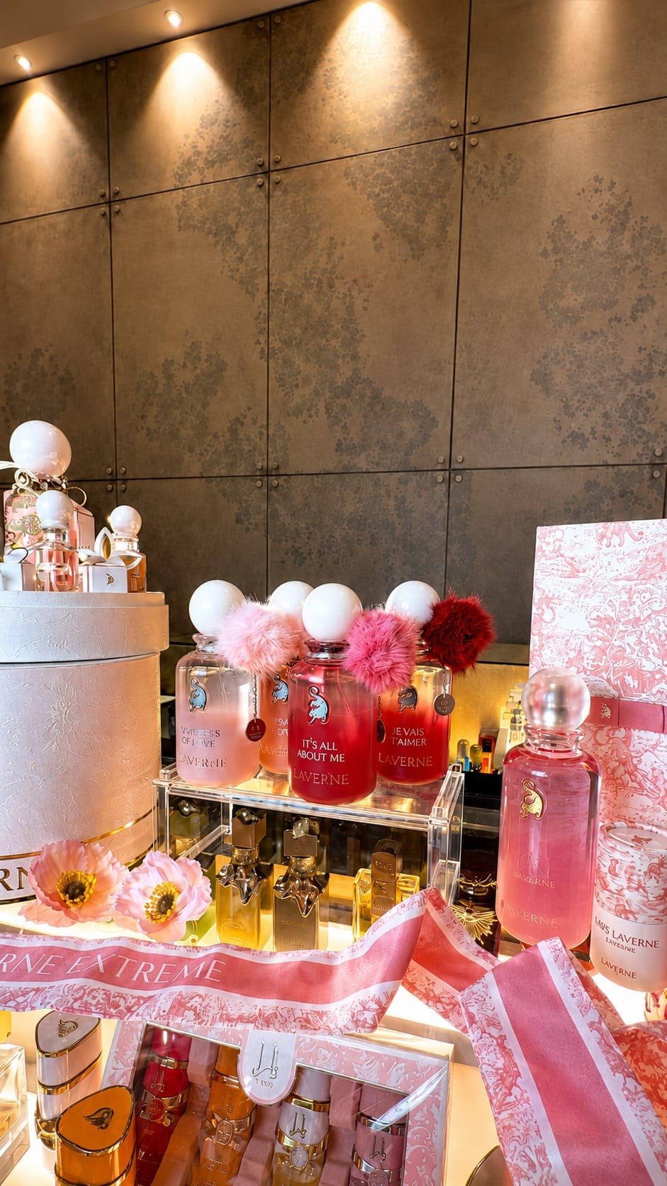 Post 4 by LA MILAS PERFUME on Instagram (video)