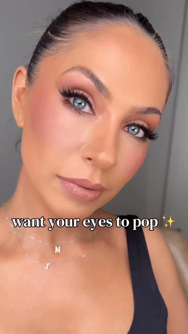 Post 6 by Hellana - Makeup Artist on Instagram (video)