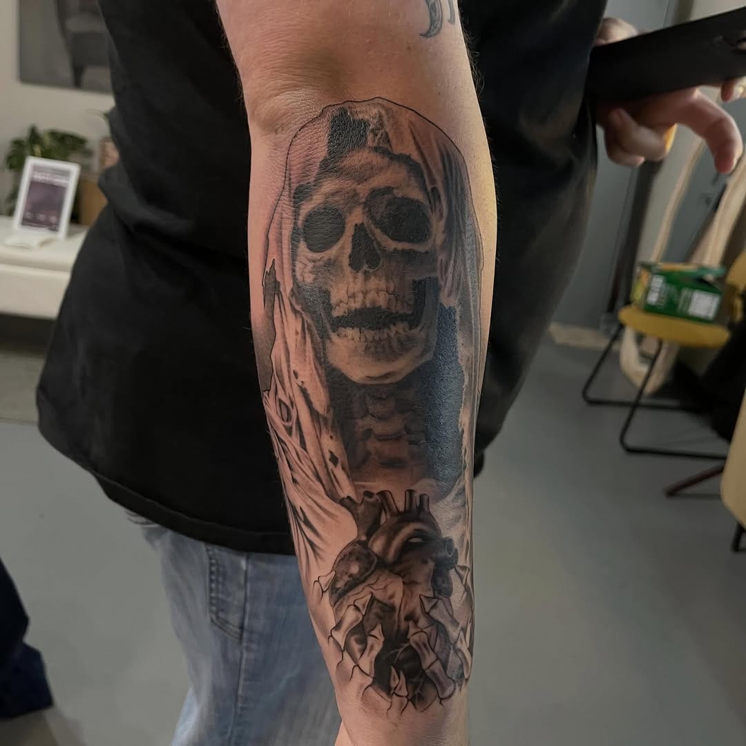 Post 1 by Ellie Iglesias| Tattoo Artist on Instagram (carousel)