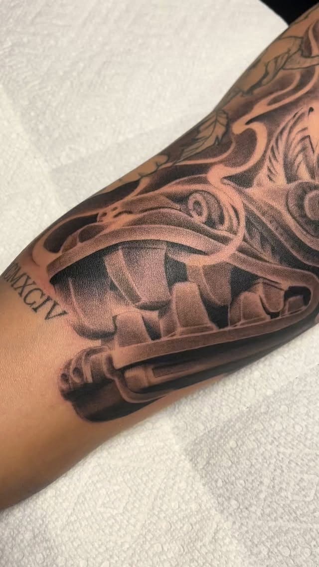 Post 4 by Ellie Iglesias| Tattoo Artist on Instagram (video)