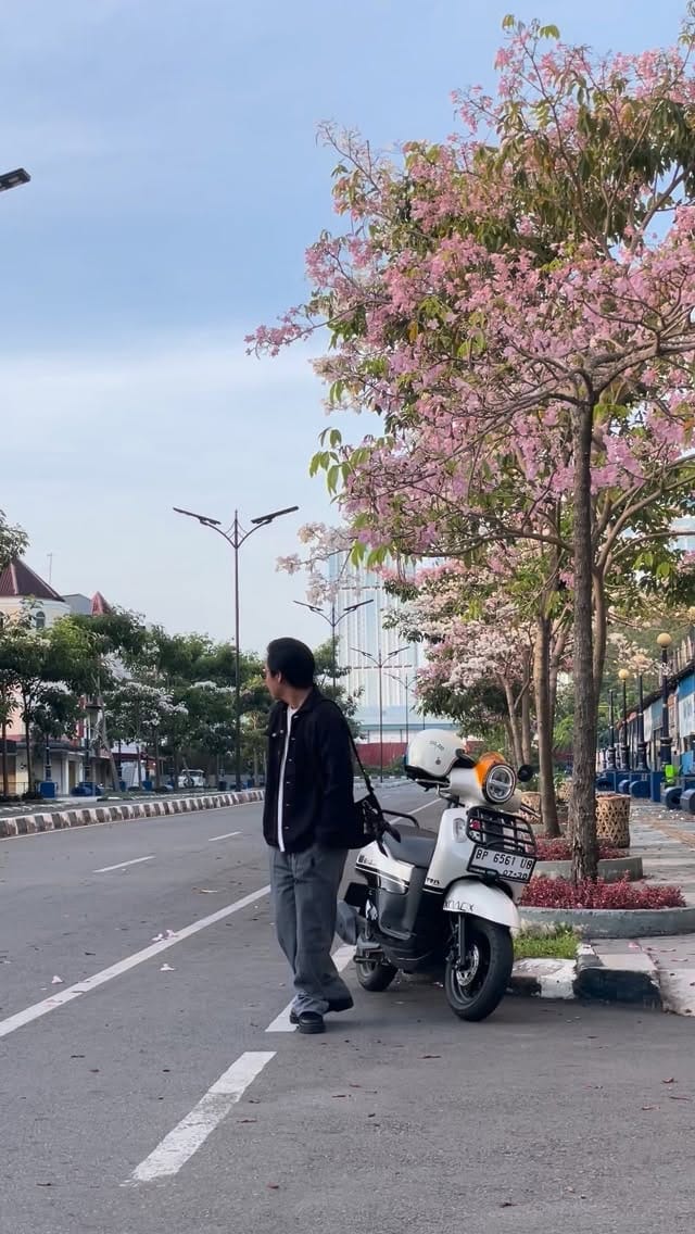 Post 2 by vix on Instagram (video)