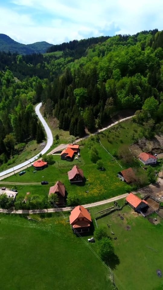 Post 4 by Smeštaj na Tari, Zaovine on Instagram (video)