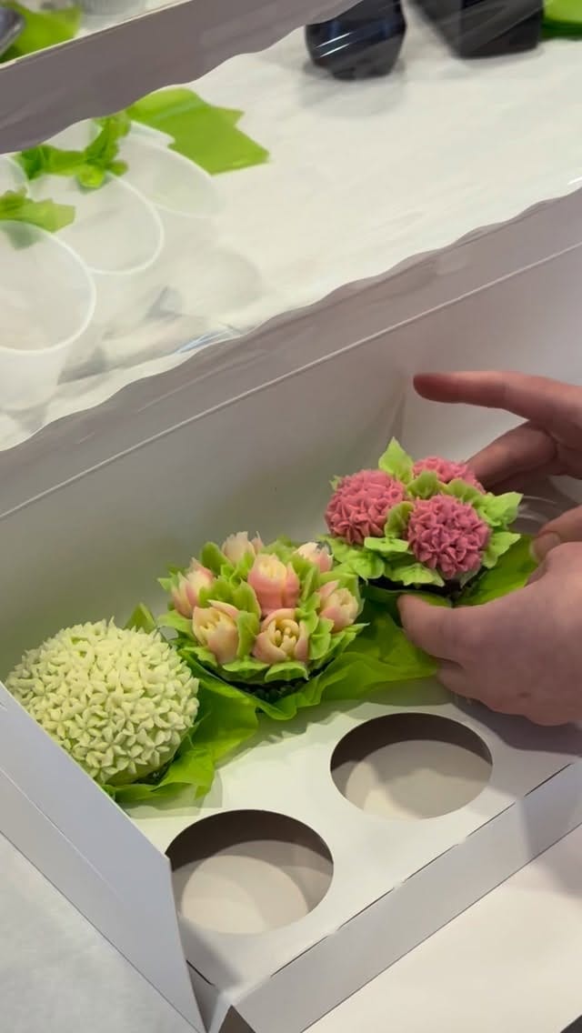 Post 7 by The Art of Cake Studio on Instagram (video)
