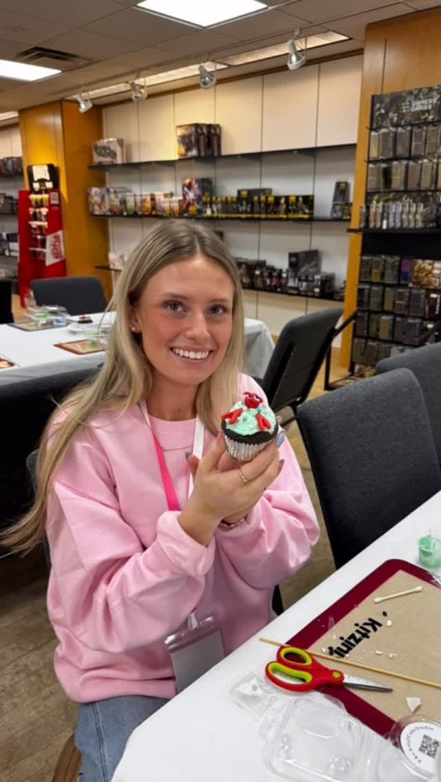 Post 4 by The Art of Cake Studio on Instagram (video)