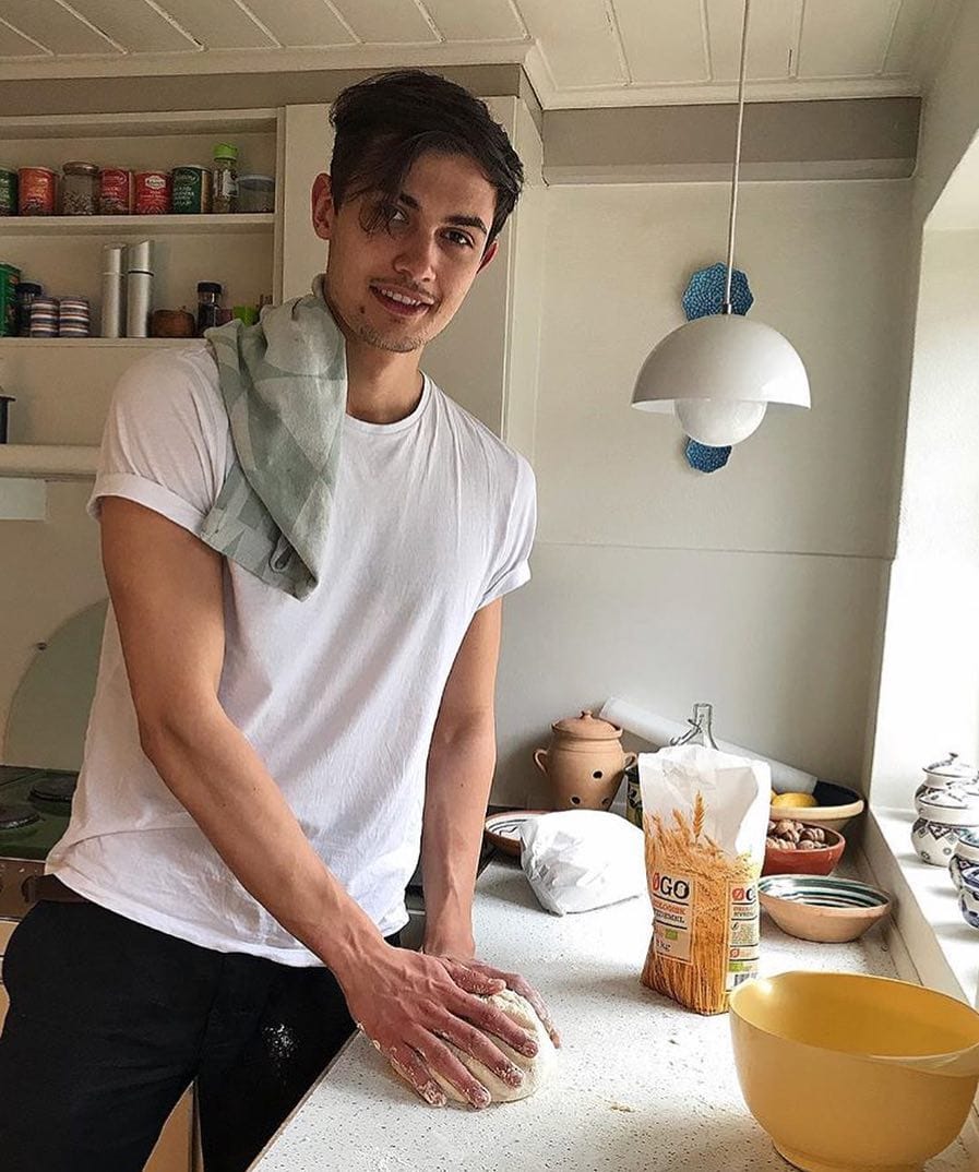 Post 2 by Food on Instagram (image)