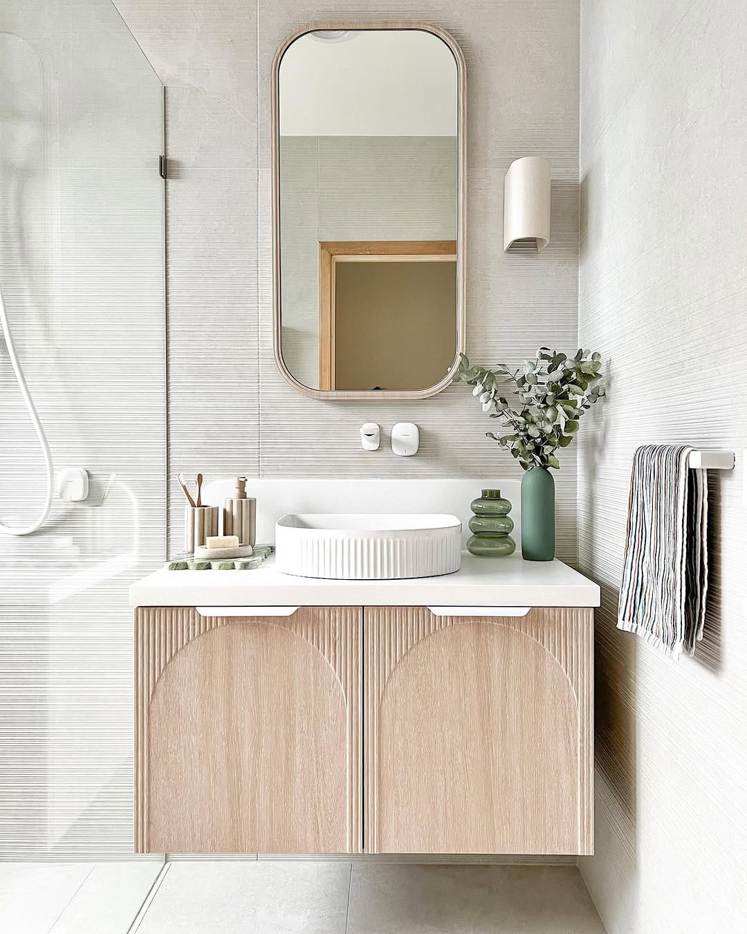 Post 10 by Rhiannon Smyth • Colourful Interiors on Instagram (image)