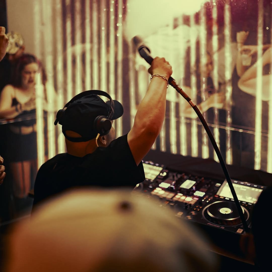 Post 7 by DJ Eduardo Franco on Instagram (carousel)