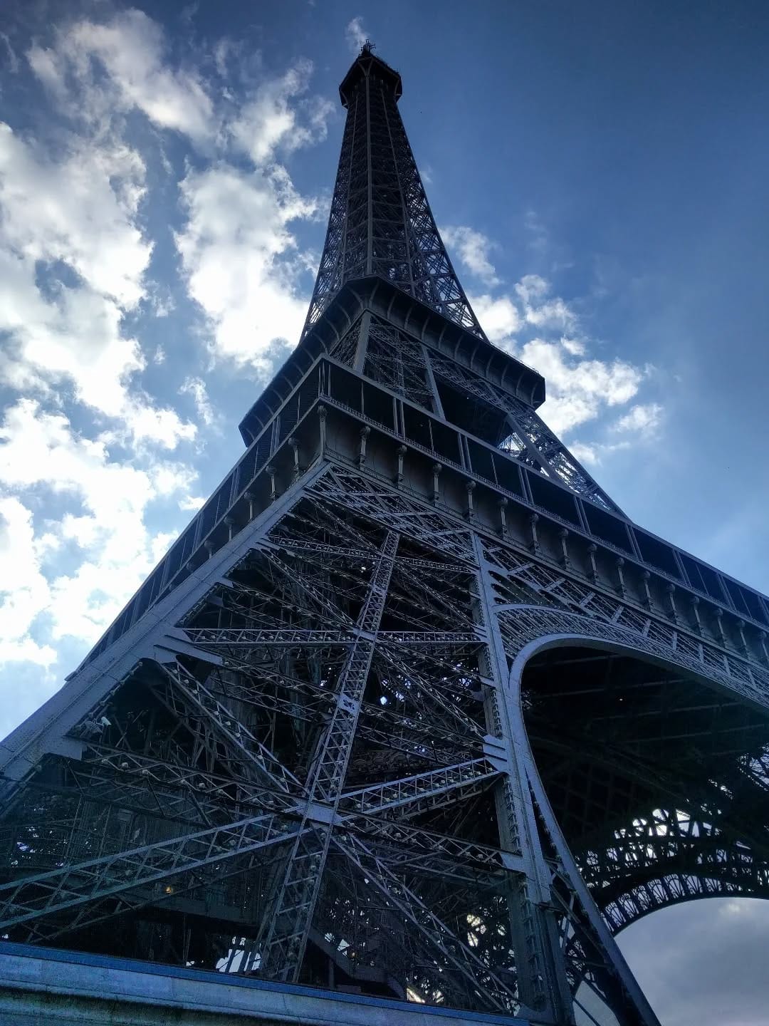 Post 6 by AUSSIE PETER DIXON on Instagram (image)
