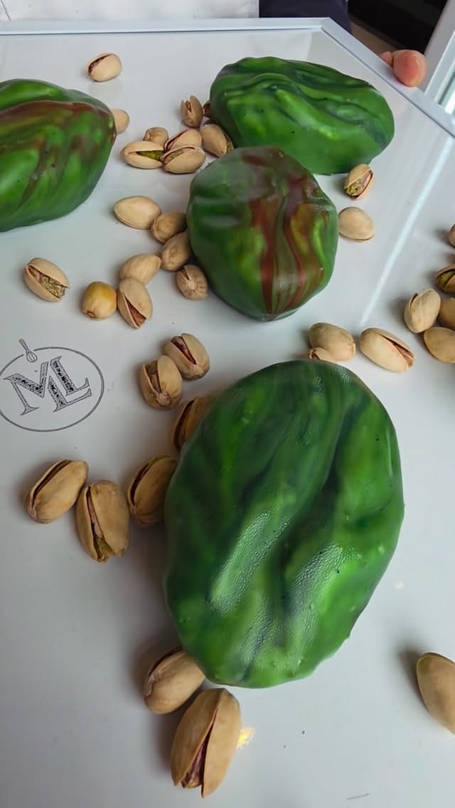Post 6 by ML Pâtisserie on Instagram (video)
