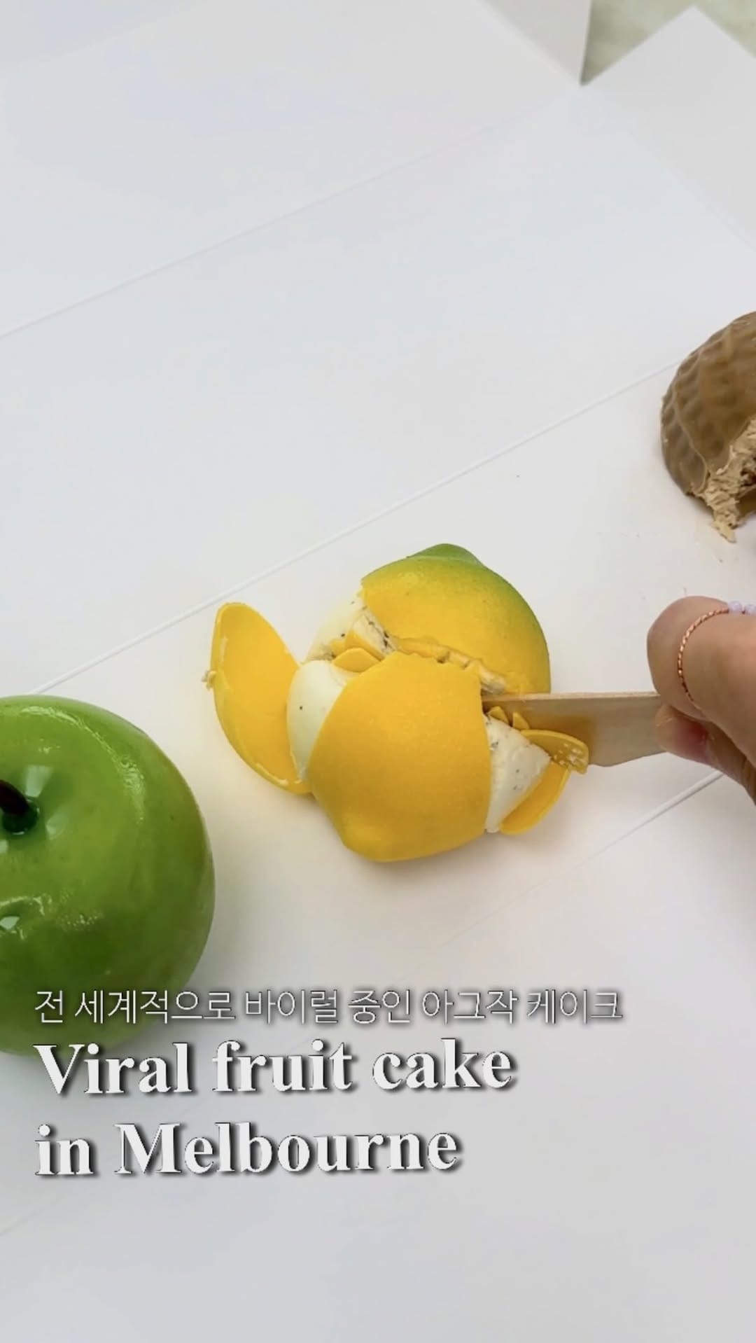 Post 7 by ML Pâtisserie on Instagram (video)