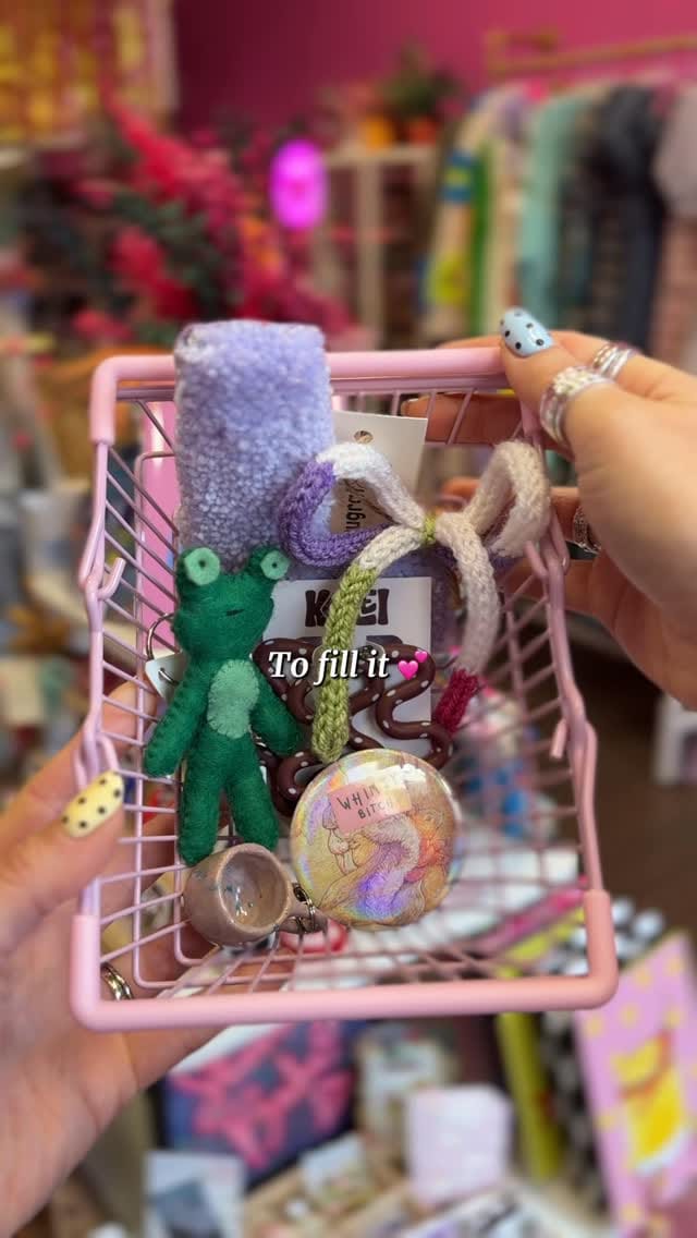 Post 6 by Flaura Rose on Instagram (video)