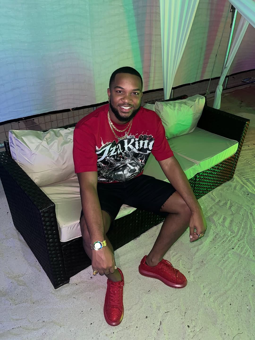 Post 10 by Jza King on Instagram (carousel)