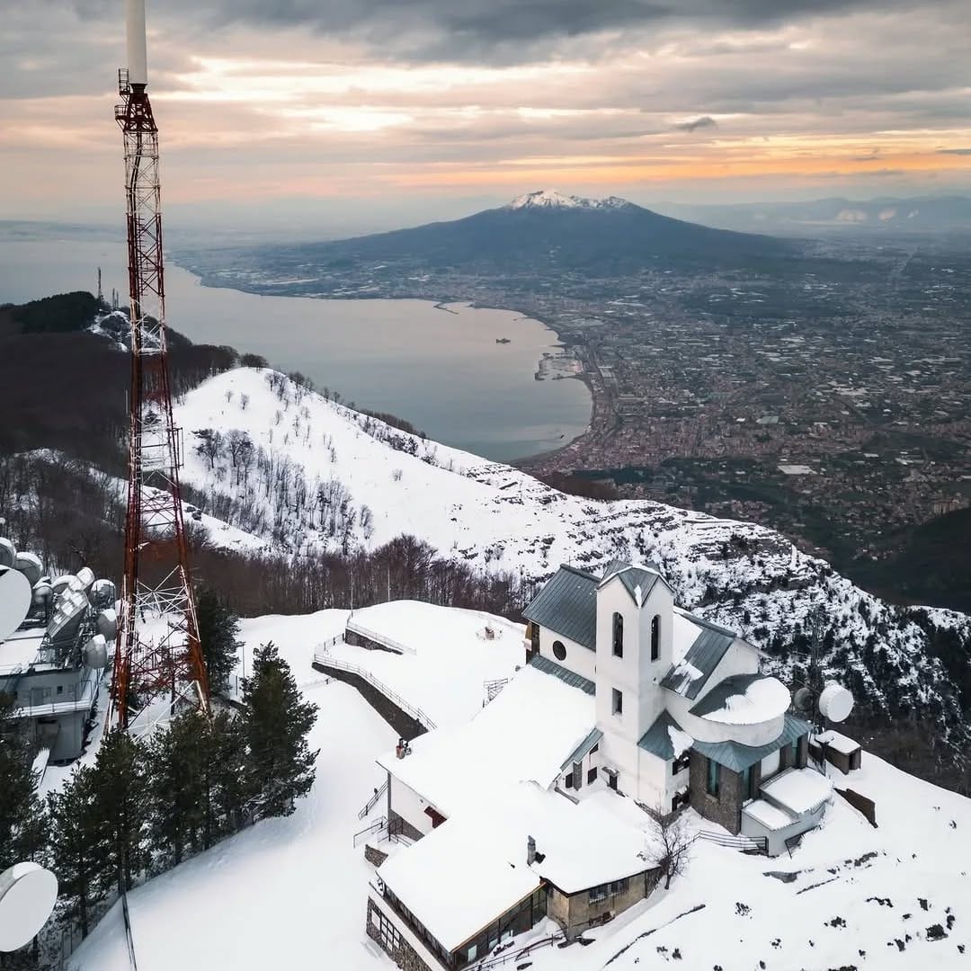 Post 4 by 🔵 Living Campania Gallery on Instagram (carousel)