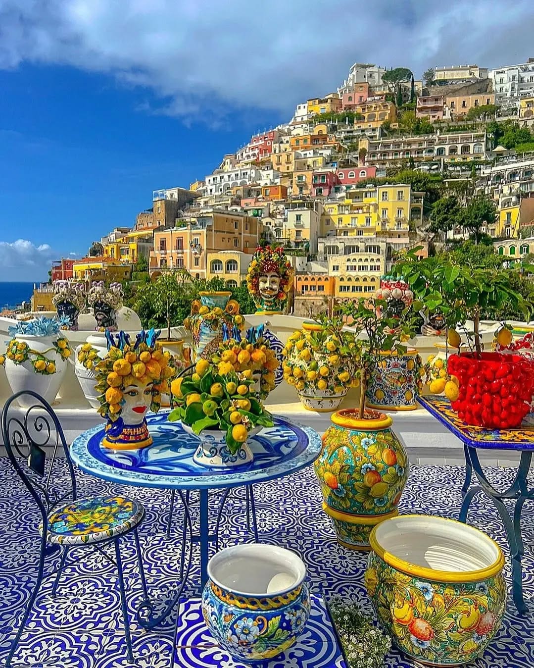 Post 8 by 🔵 Living Campania Gallery on Instagram (carousel)