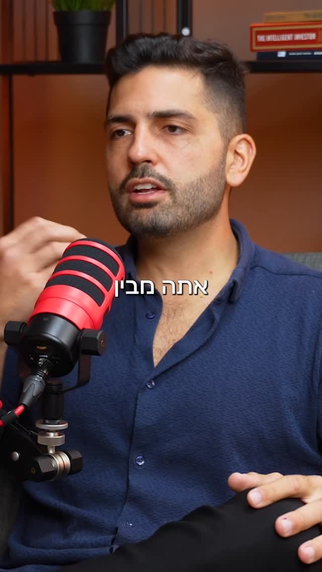 Post 3 by זיו שחר - פיתוח מיומנויות עמידה מול קהל on Instagram (video)