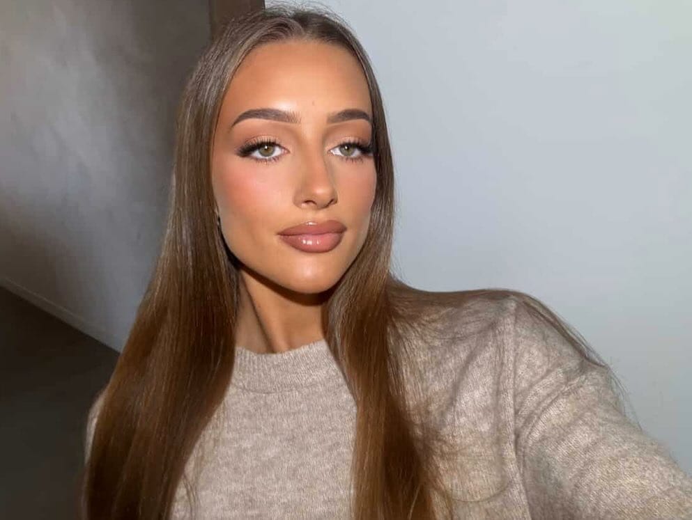 Post 2 by KLO MAKEUP | MAKEUP ARTIST on Instagram (carousel)