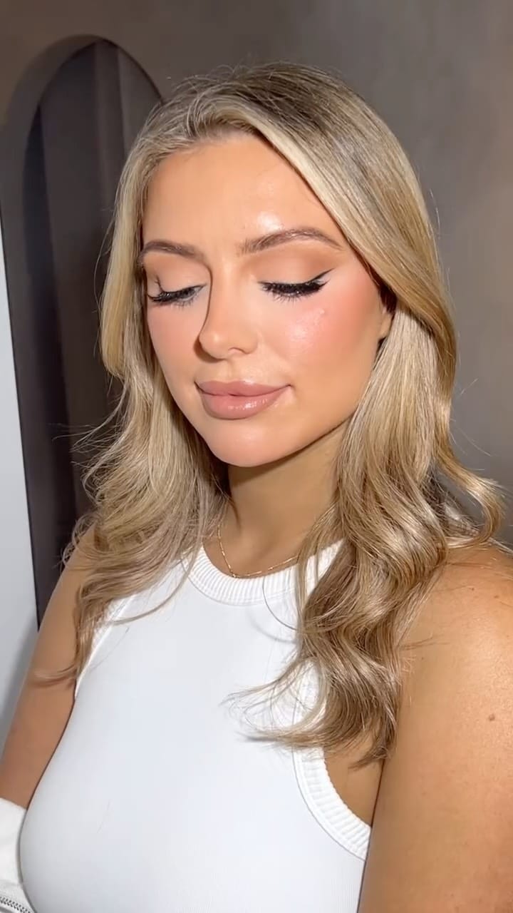 Post 9 by KLO MAKEUP | MAKEUP ARTIST on Instagram (video)