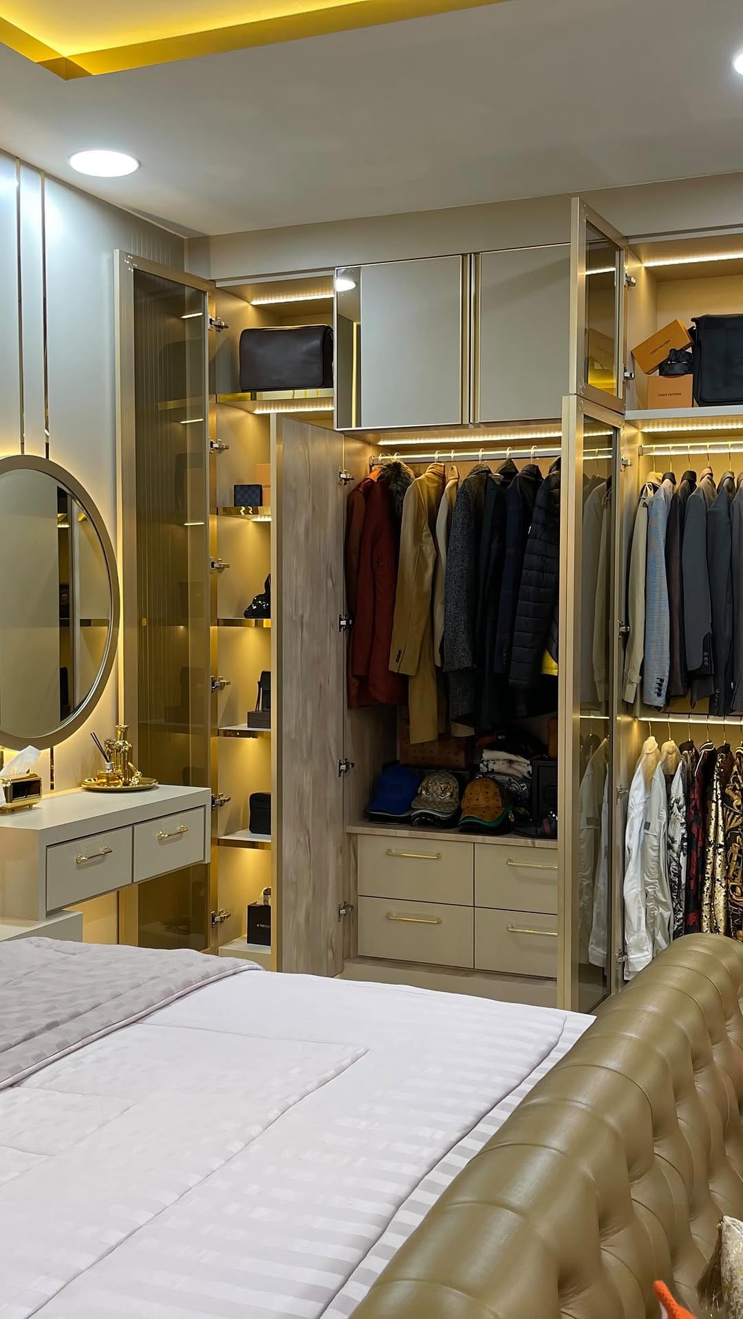 Post 8 by LUXS Furniture on Instagram (video)