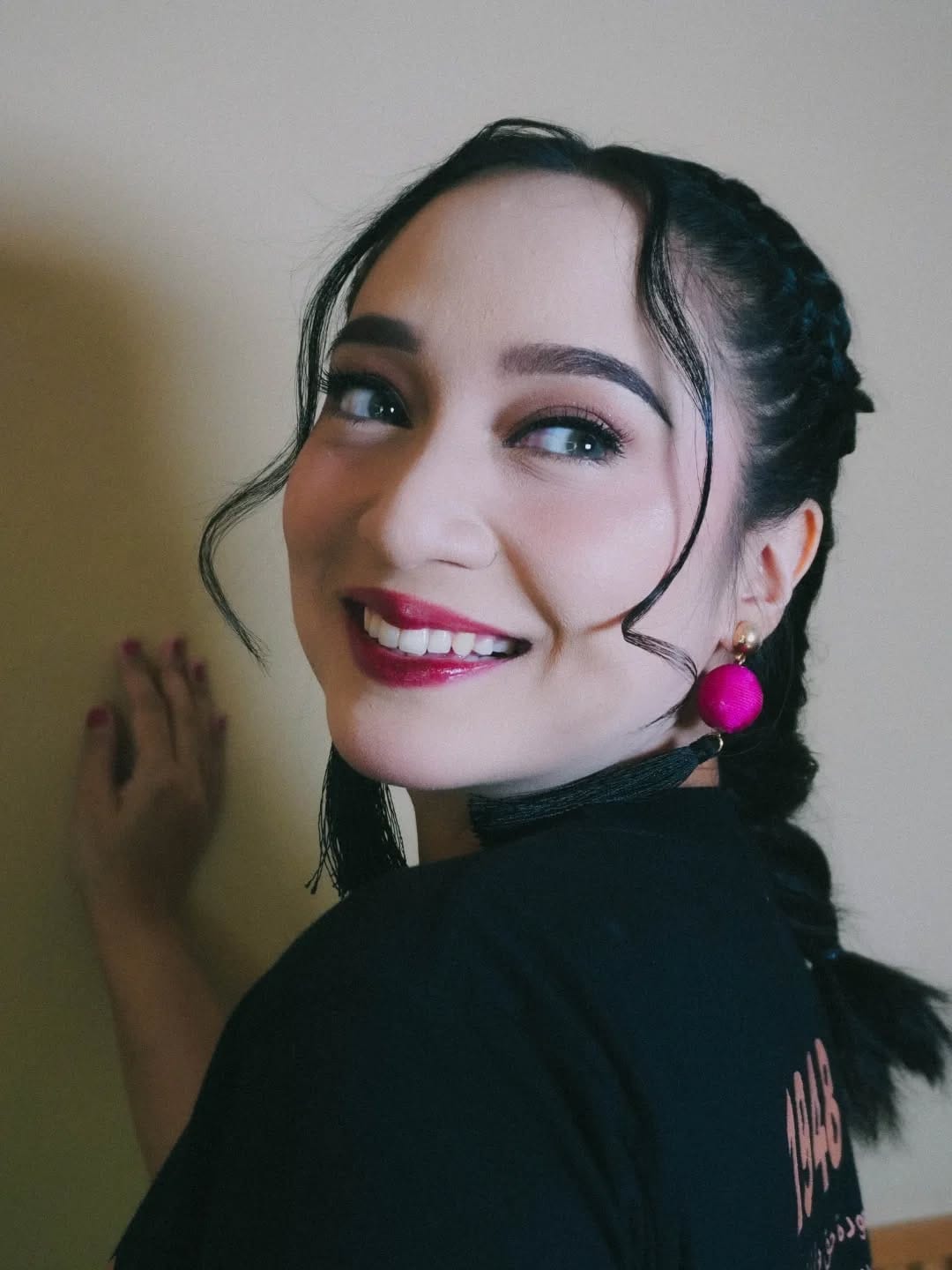 Post 2 by MUA DEPOK ' entii ' on Instagram (carousel)