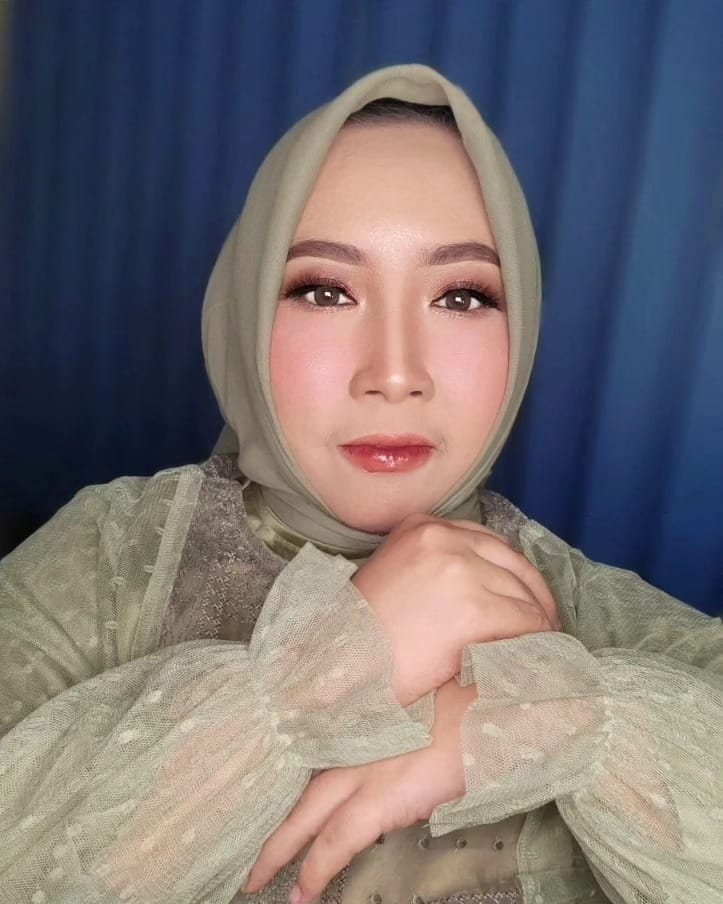 Post 9 by MUA DEPOK ' entii ' on Instagram (image)