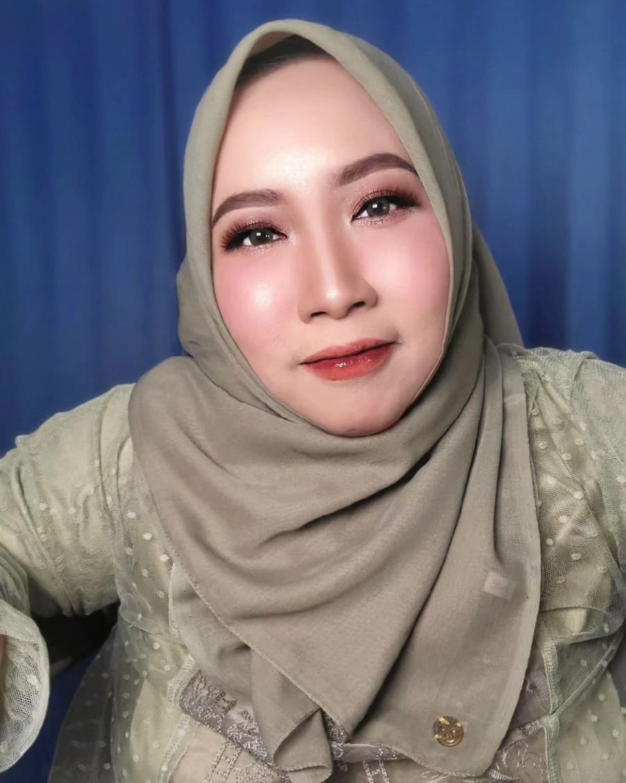 Post 8 by MUA DEPOK ' entii ' on Instagram (image)