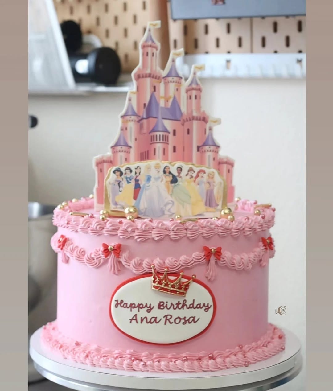 Post 10 by Ana Karina on Instagram (carousel)