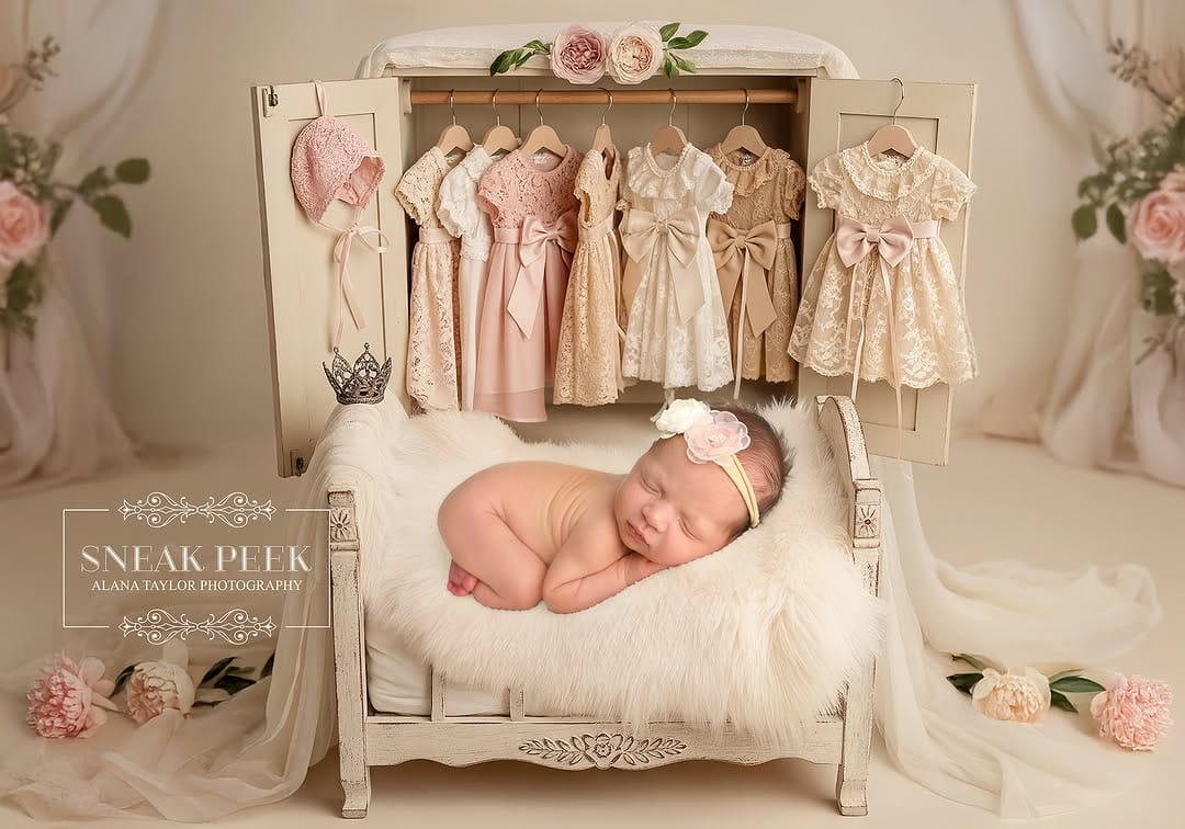 Post 8 by Cake Smash & Newborn Photography Melbourne | ALANA TAYLOR on Instagram (carousel)