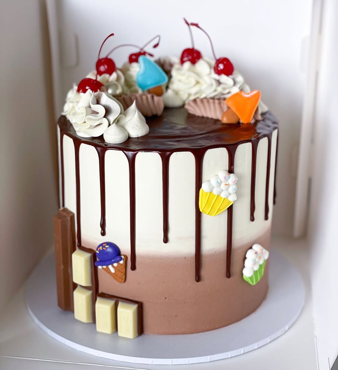 Post 1 by Cakes By Angelica on Instagram (image)