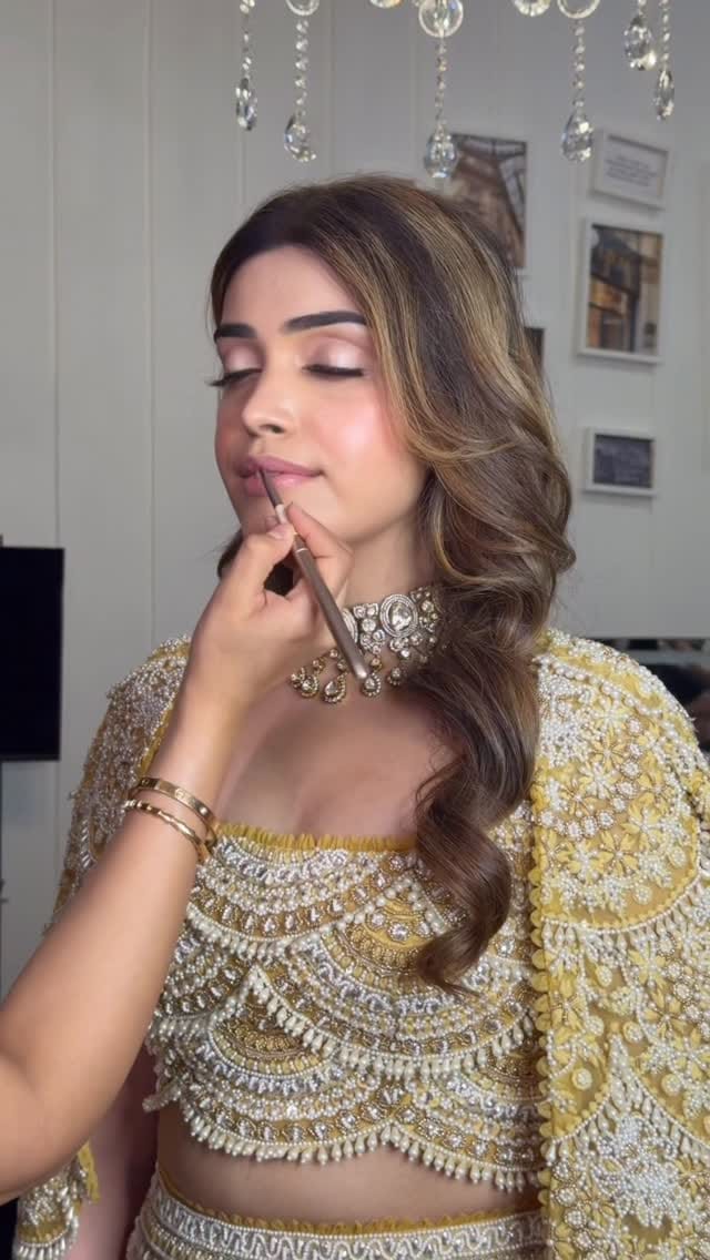 Post 4 by Mausam Gandhi | Bridal Makeup Artist Mumbai | Makeup Academy on Instagram (video)