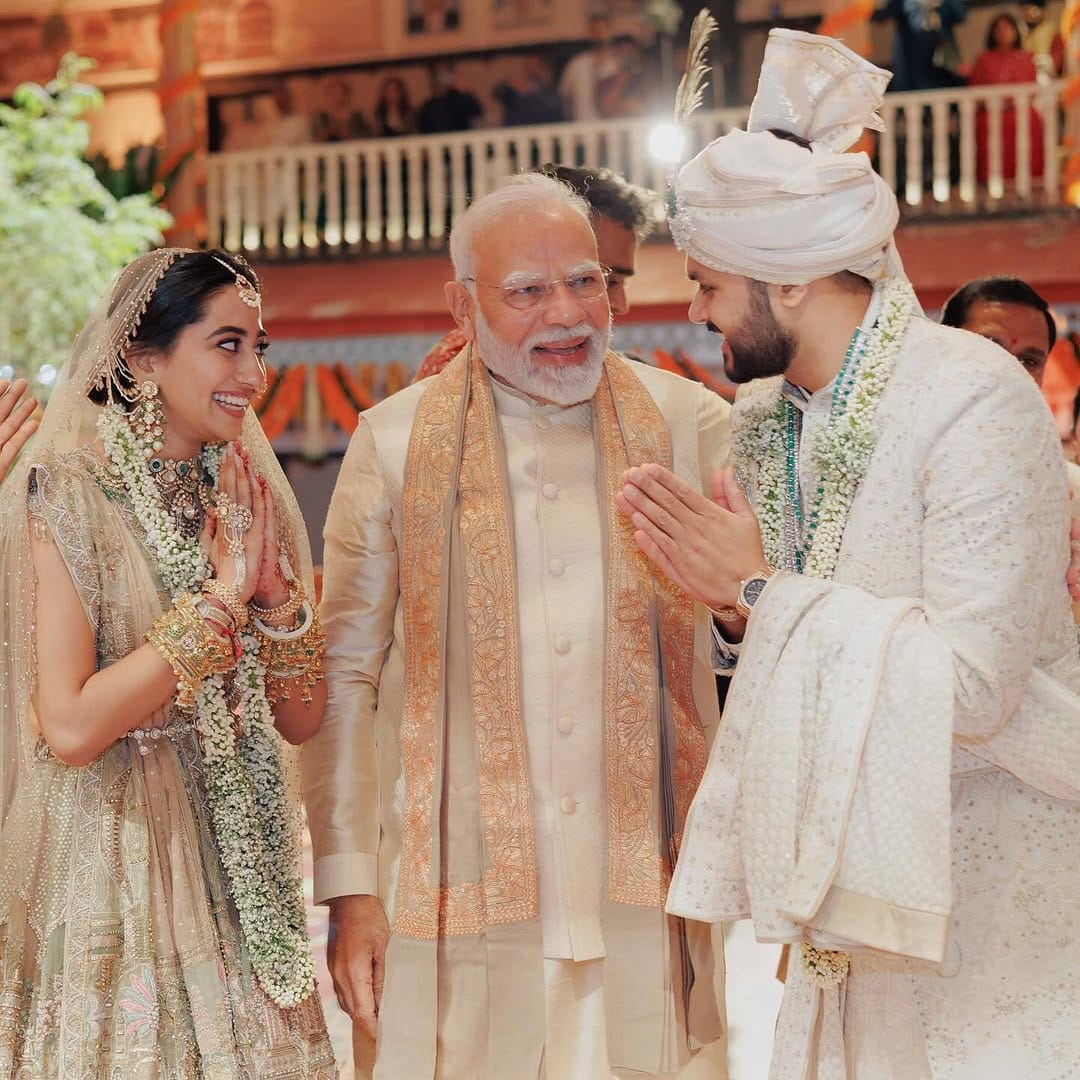Post 9 by Mausam Gandhi | Bridal Makeup Artist Mumbai | Makeup Academy on Instagram (carousel)