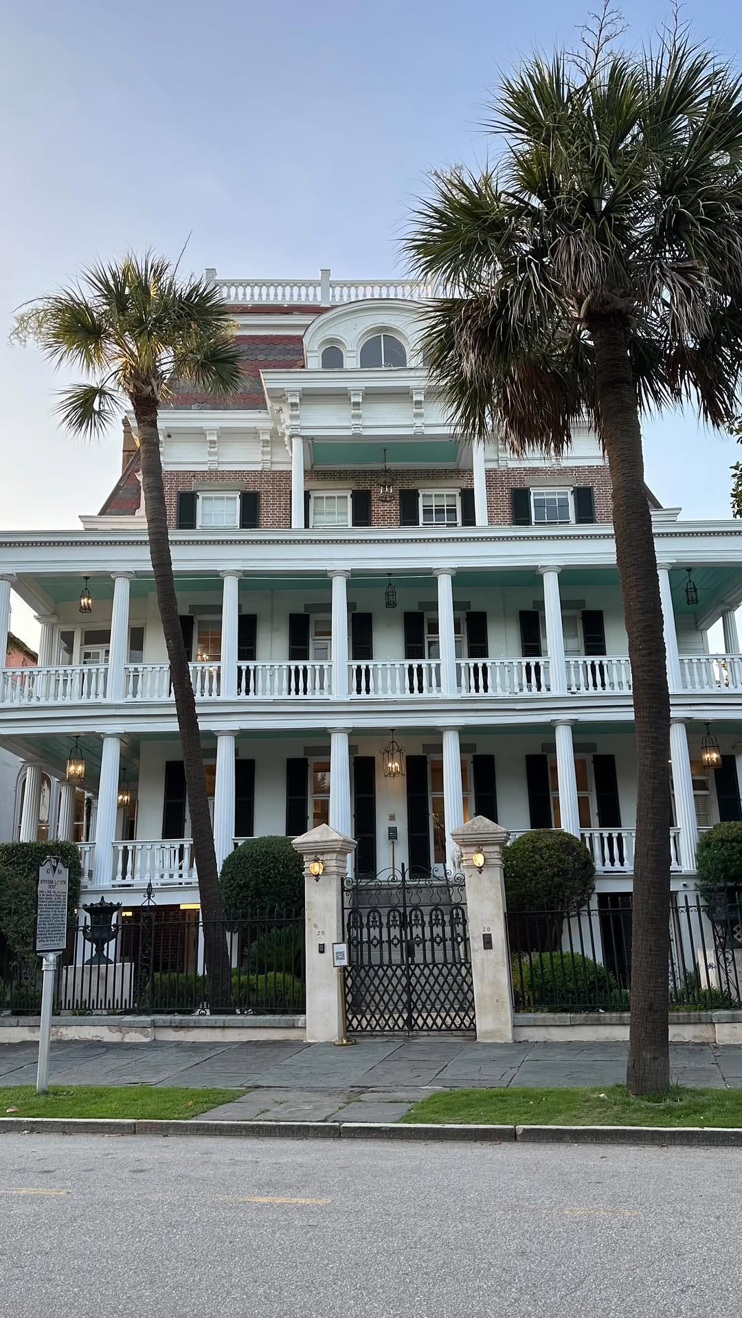 Post 5 by VICTORIA GERTS INTERIORS on Instagram (video)