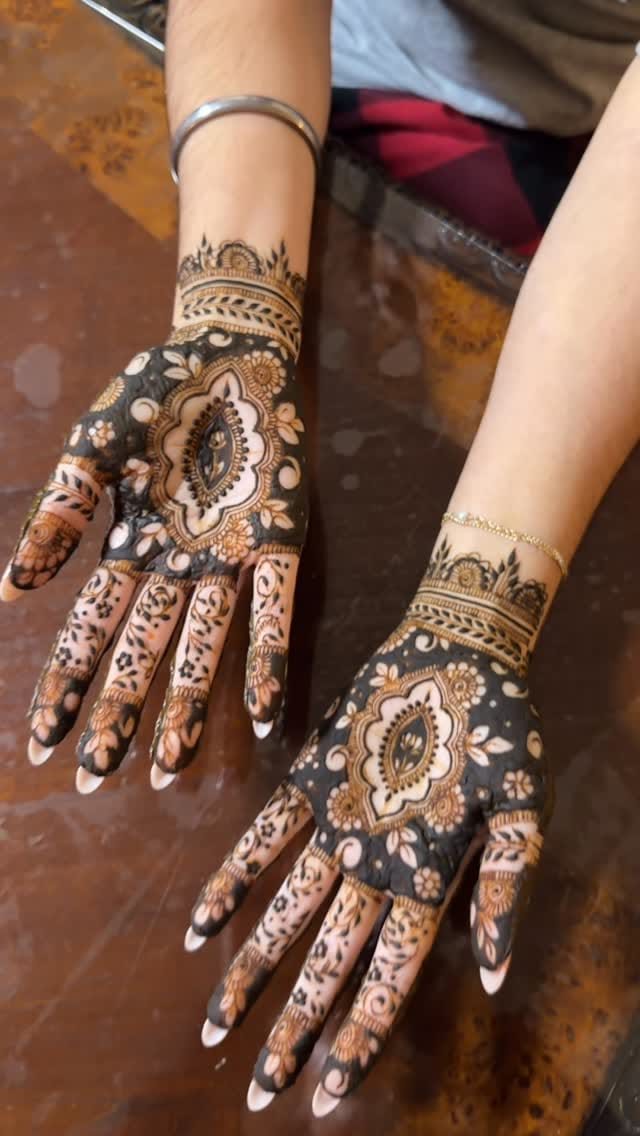 Post 3 by • HennaVative est.2013 • Houston Henna Artist on Instagram (video)