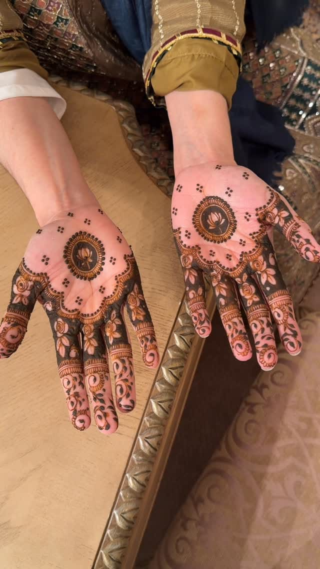Post 2 by • HennaVative est.2013 • Houston Henna Artist on Instagram (video)