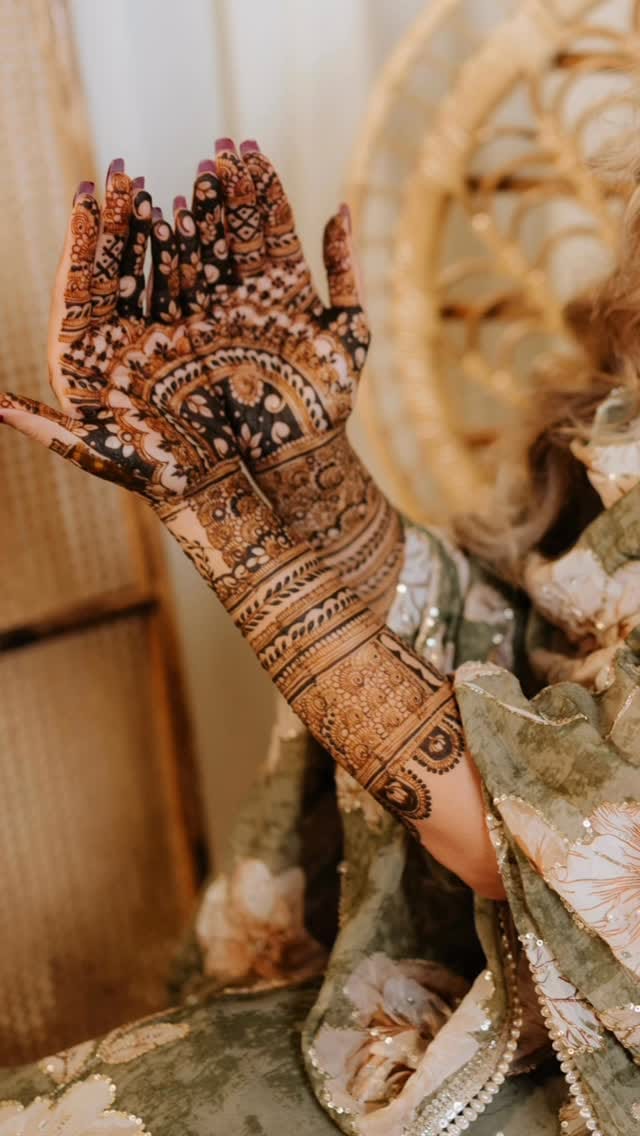 Post 7 by • HennaVative est.2013 • Houston Henna Artist on Instagram (video)
