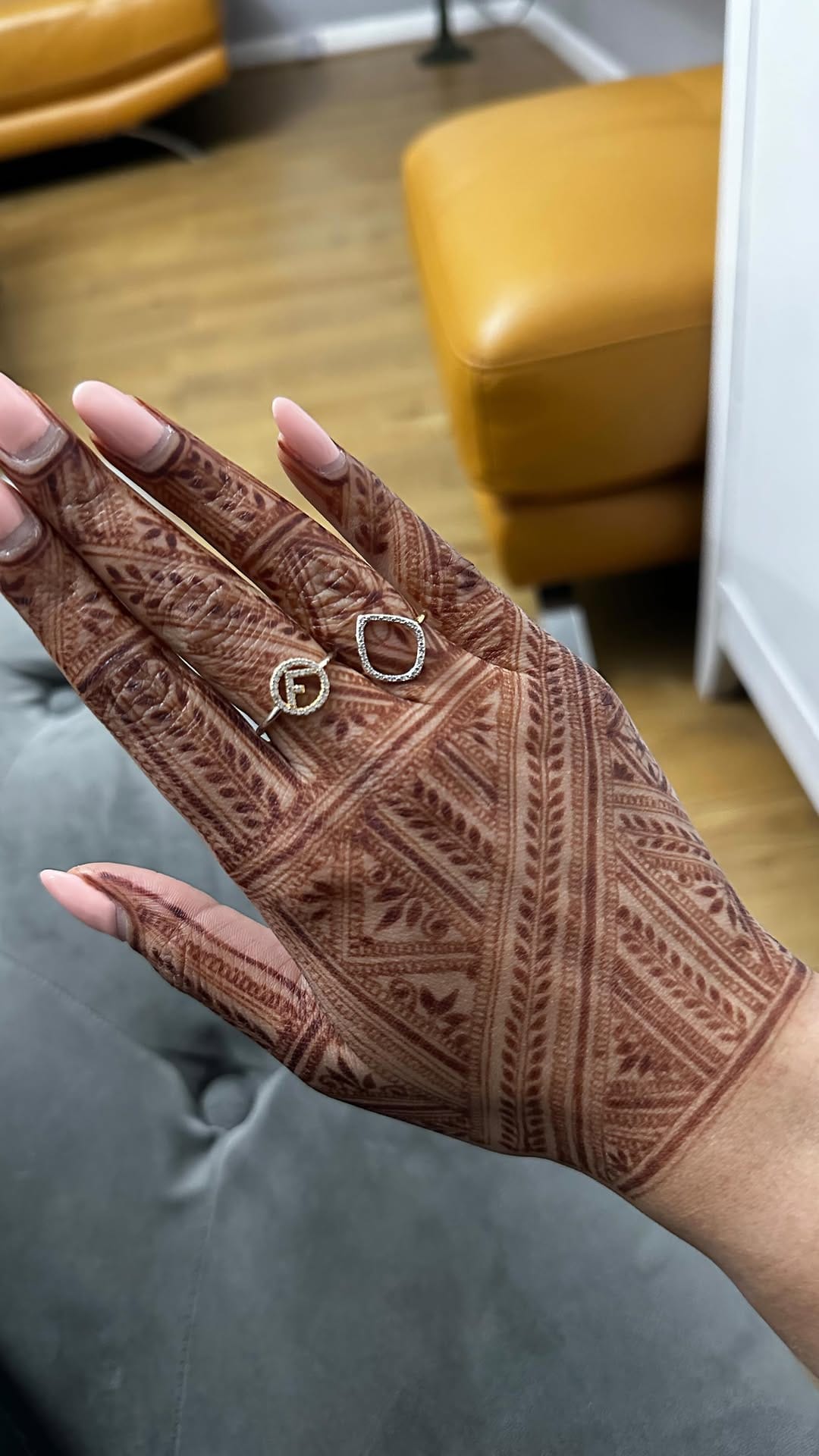 Post 8 by • HennaVative est.2013 • Houston Henna Artist on Instagram (video)