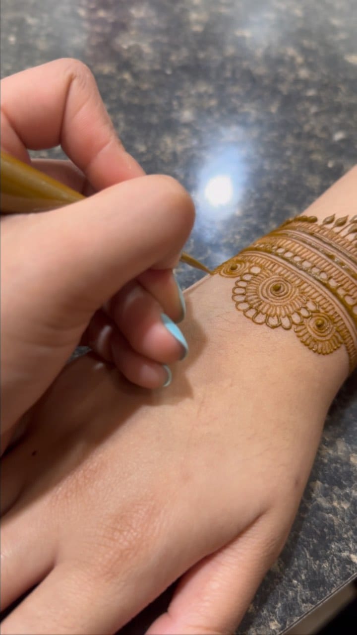 Post 10 by • HennaVative est.2013 • Houston Henna Artist on Instagram (video)