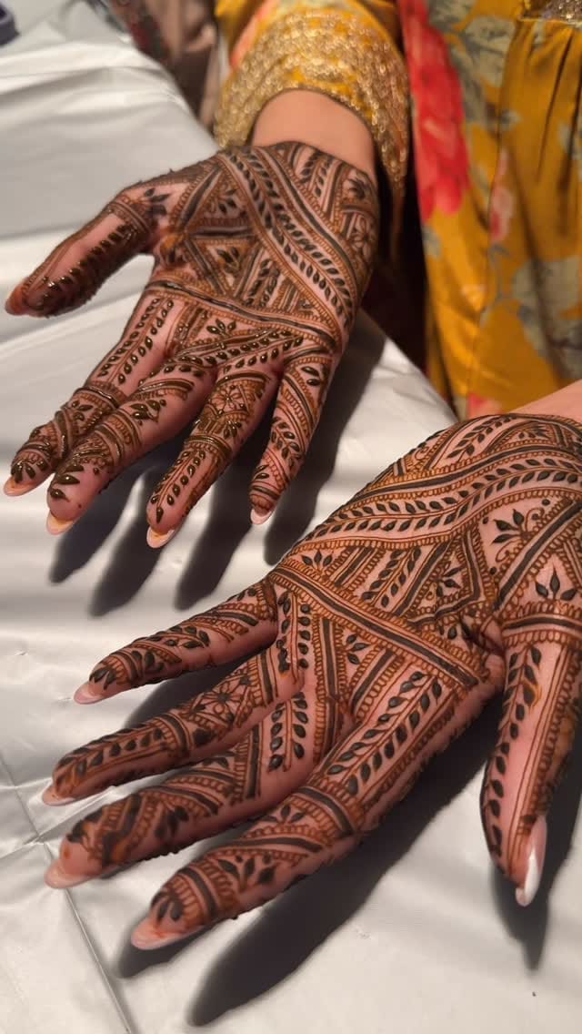 Post 4 by • HennaVative est.2013 • Houston Henna Artist on Instagram (video)