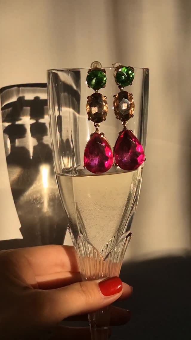 Post 1 by Statement Jewellery Australia on Instagram (video)