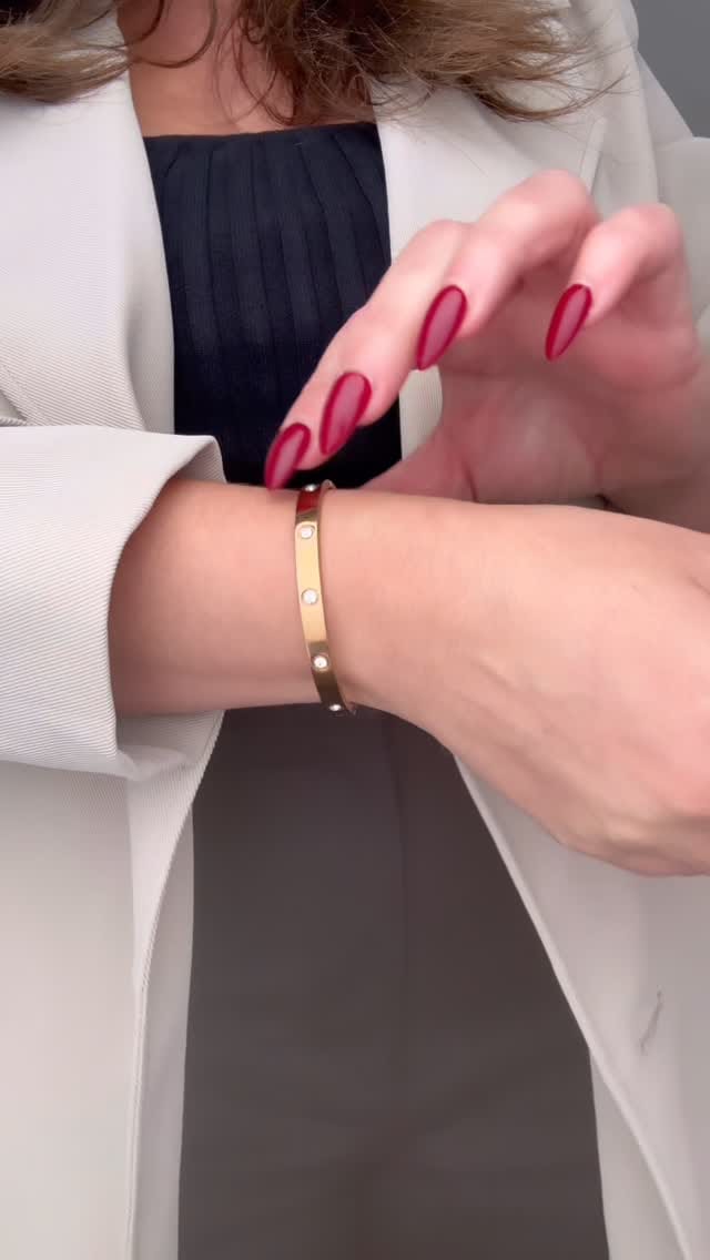 Post 2 by Statement Jewellery Australia on Instagram (video)