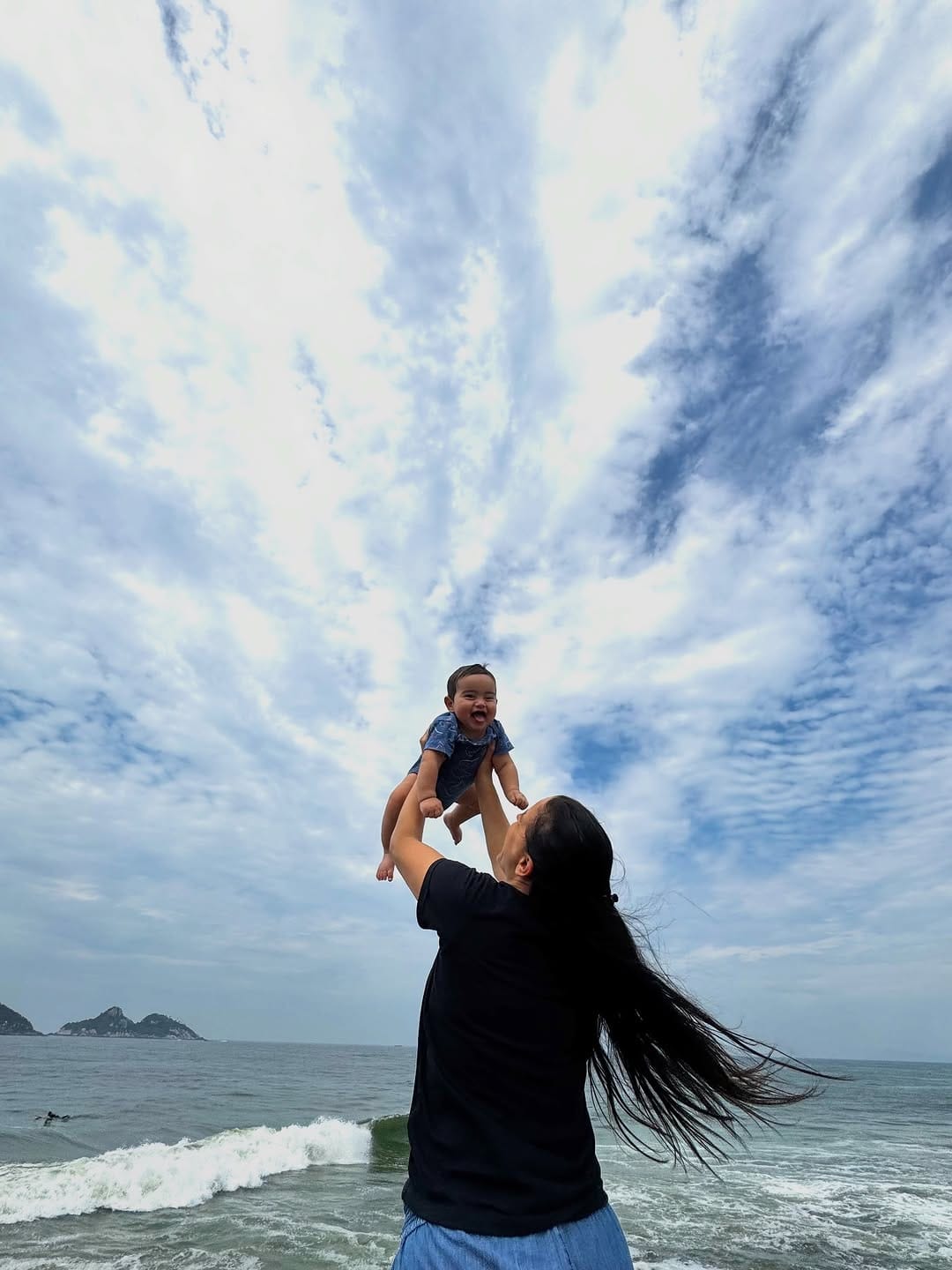 Post 6 by Livia Tavares on Instagram (image)