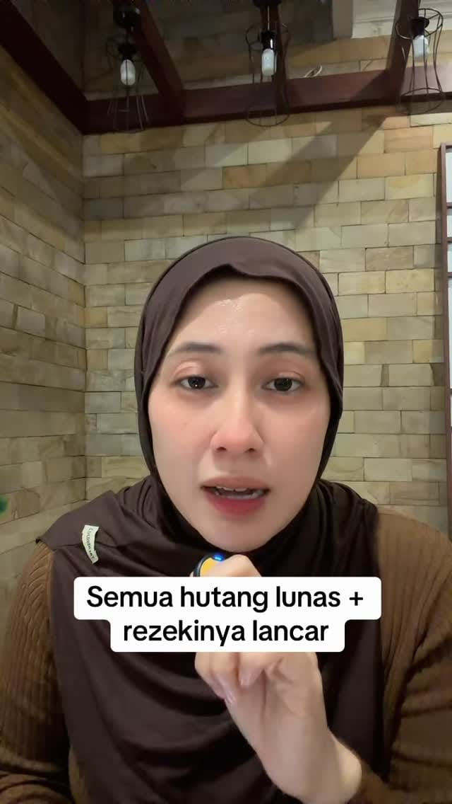 Post 5 by Meliza Arnelia on Instagram (video)