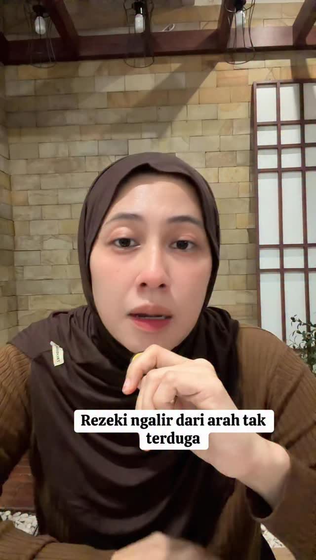 Post 8 by Meliza Arnelia on Instagram (video)